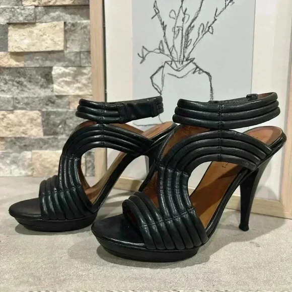 Elizabeth and James E-Star Stiletto Platform Black
Leather Heels Size 6.5B - Picture 2 of 9